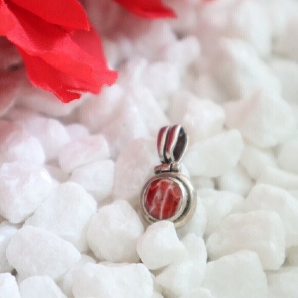 950 Sterling Silver Pendant‎ Red Spondylus Inlay - Picture 4 of 8
